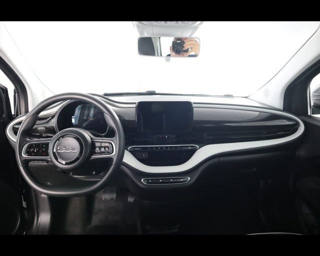 Fiat 500e 42 kWh Passion, del 2021, 26.810 km, in vendita a Piacenza (PC)