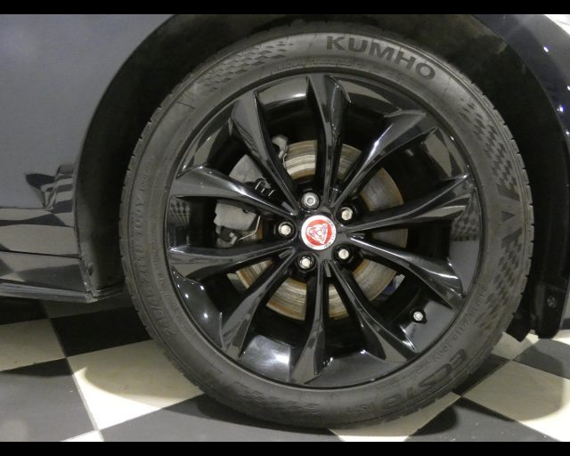 Jaguar XF Sportbrake 2.0d i4 R-Sport 180cv auto my20 - foto 4 di 4