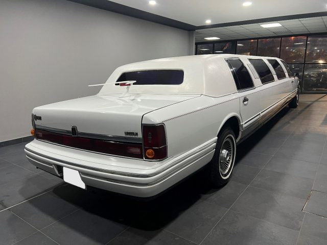 Lincoln Town Car EXECUTIVE 40R Limousine - foto 4 di 15