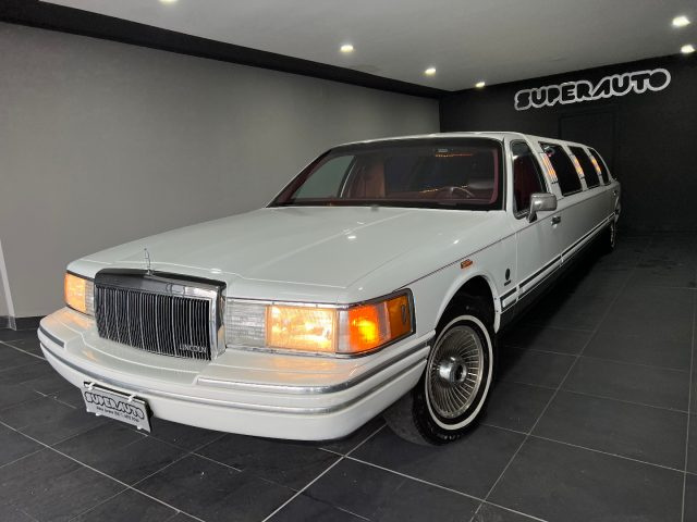 Lincoln Town Car EXECUTIVE 40R Limousine - foto 3 di 15