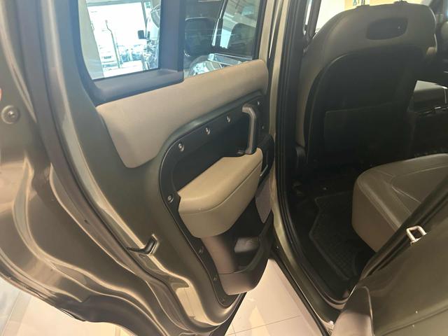 Land Rover Defender 110 3.0D I6 200 CV AWD Auto S usato a MASSAROSA