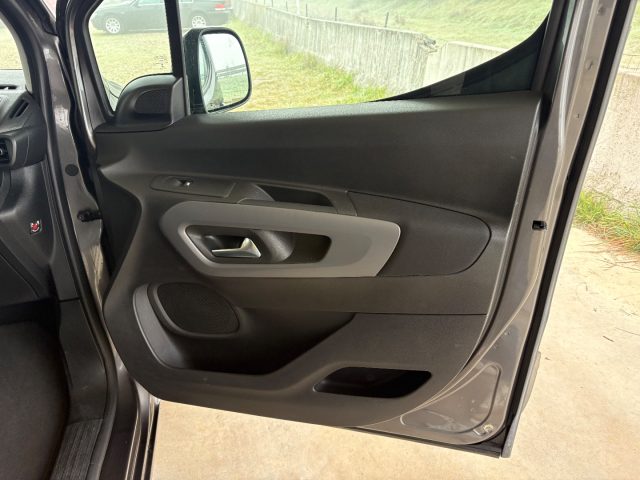 Toyota Proace City 1.5D 100 CV 7 POSTI EURO 6-DTEMP 7 DIESEL Lounge usato a PAVIA