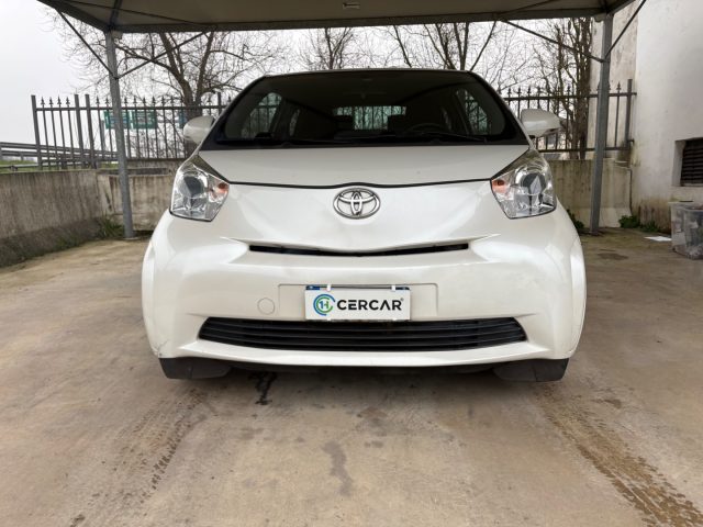 Toyota iQ 1.0 CVT Lounge AUTOMATICA OK NEOPATENTATI - foto 2 di 4