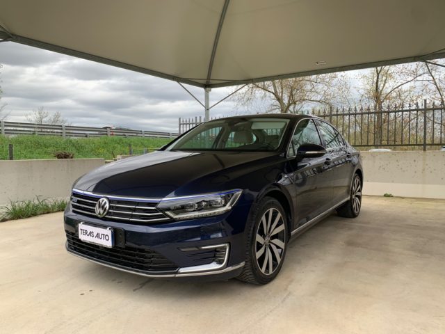 Volkswagen Passat 1.4 DSG Hybrid plug-in AUTOMATICA TAGLIANDI CERTIF usato a PAVIA