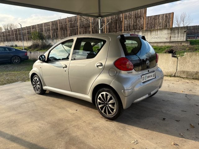 Toyota Aygo 1.0 12V VVT-i 5 porte OK NEOPATENTATI 5 PORTE - foto 4 di 4