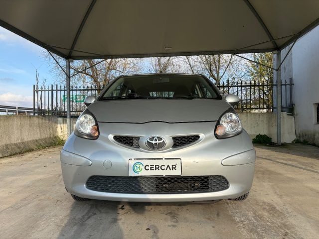 Toyota Aygo 1.0 12V VVT-i 5 porte OK NEOPATENTATI 5 PORTE - foto 2 di 4