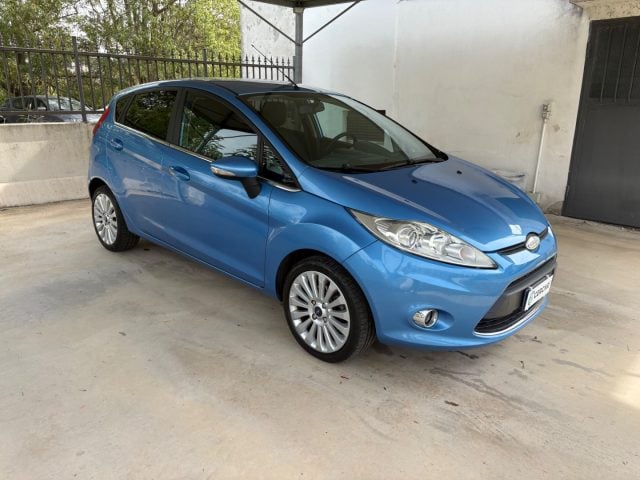 Ford Fiesta 1.2 82 CV 5 porte Titanium OK NEOPATENTATI - foto 3 di 4