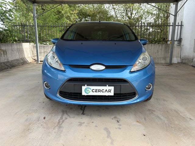 Ford Fiesta 1.2 82 CV 5 porte Titanium OK NEOPATENTATI - foto 2 di 4