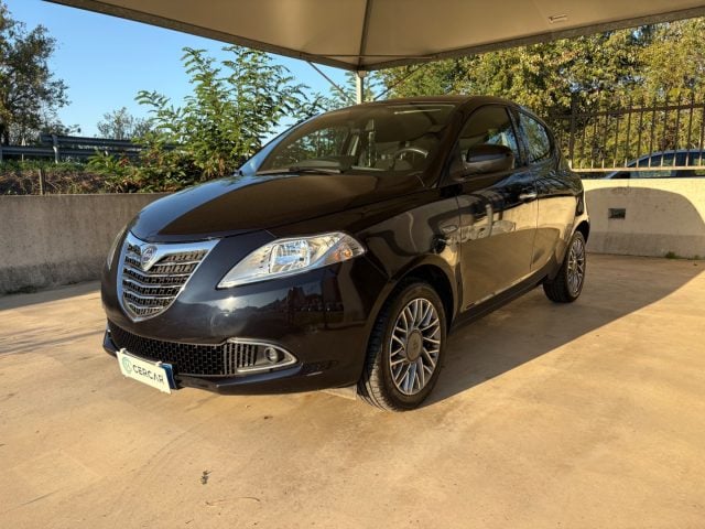 Lancia Ypsilon 1.2 69 CV 5 porte Silver OK NEOPATENTATI, del 2013, 71.000 km, in vendita a Pavia (PV)