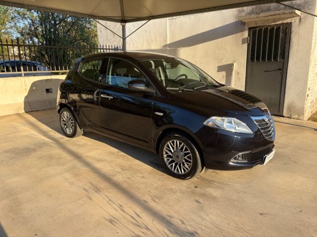 Lancia Ypsilon 1.2 69 CV 5 porte Silver OK NEOPATENTATI - foto 3 di 4