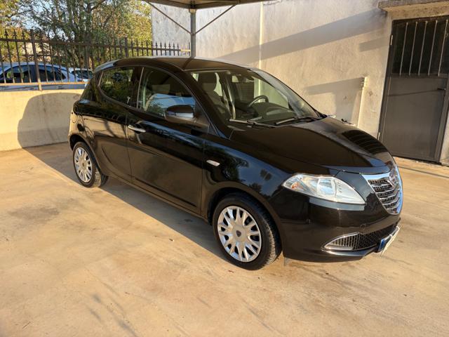 Lancia Ypsilon 1.2 69 CV 5 porte GOLD OK NEOPATENTATI COME NUOVA - foto 3 di 4