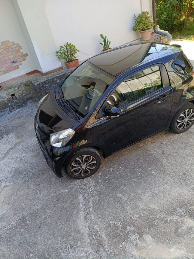 Toyota iQ 1.0 cambio manuale solo 80.000 km certificati - foto 4 di 4