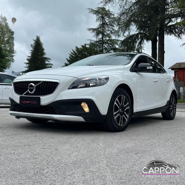 Volvo V40 Cross Country D2 usato a SANT ANGELO IN VADO