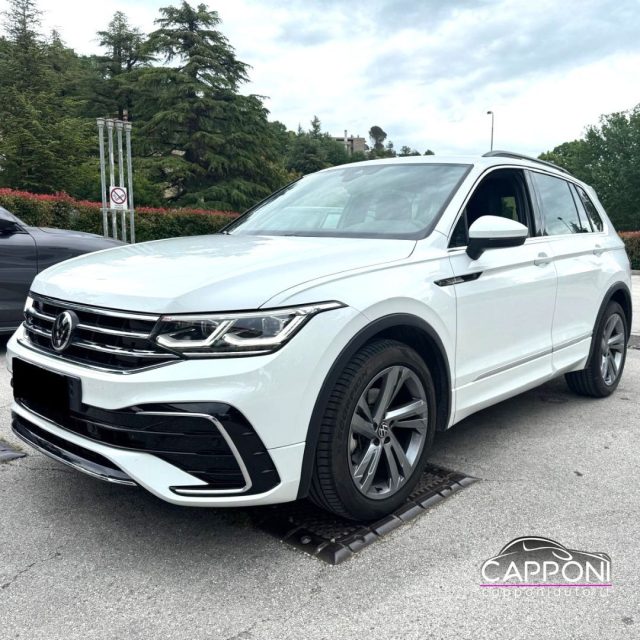 Volkswagen Tiguan 1.5 TSI 150 CV DSG R-Line PROMO usato a SANT ANGELO IN VADO