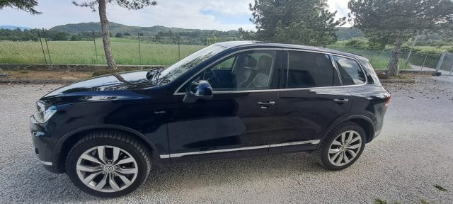 Volkswagen Touareg 3.0 TDI V6 tiptronic BlueMotion Technology usato a SANT ANGELO IN VADO