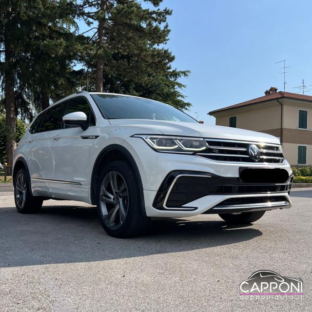 Volkswagen Tiguan Allspace 2.0 TDI 200 CV 4x4 R-Line TETTO usato a SANT ANGELO IN VADO
