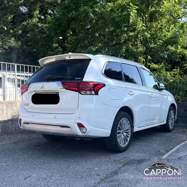 Mitsubishi Outlander 2.4 MIVEC 4WD PHEV - foto 4 di 4