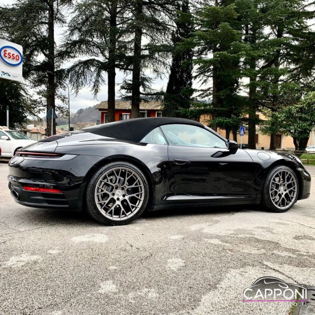 Porsche 992 911 Carrera Cabriolet - foto 2 di 4