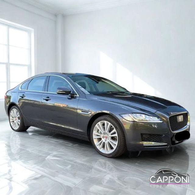 Jaguar XF 2.0 D 180 CV AWD aut., del 2019, 98.000 km, in vendita a Sant Angelo In Vado (PU)