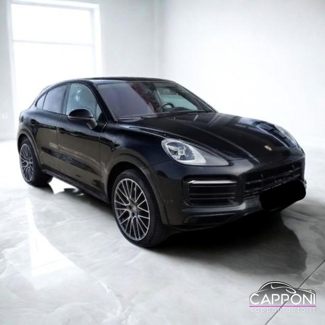 Porsche Cayenne Coupé 3.0 E-Hybrid, del 2021, 71.000 km, in vendita a Sant Angelo In Vado (PU)