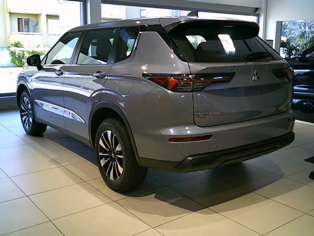 Mitsubishi Outlander 2.4 PHEV INFORM 136CV - foto 2 di 4