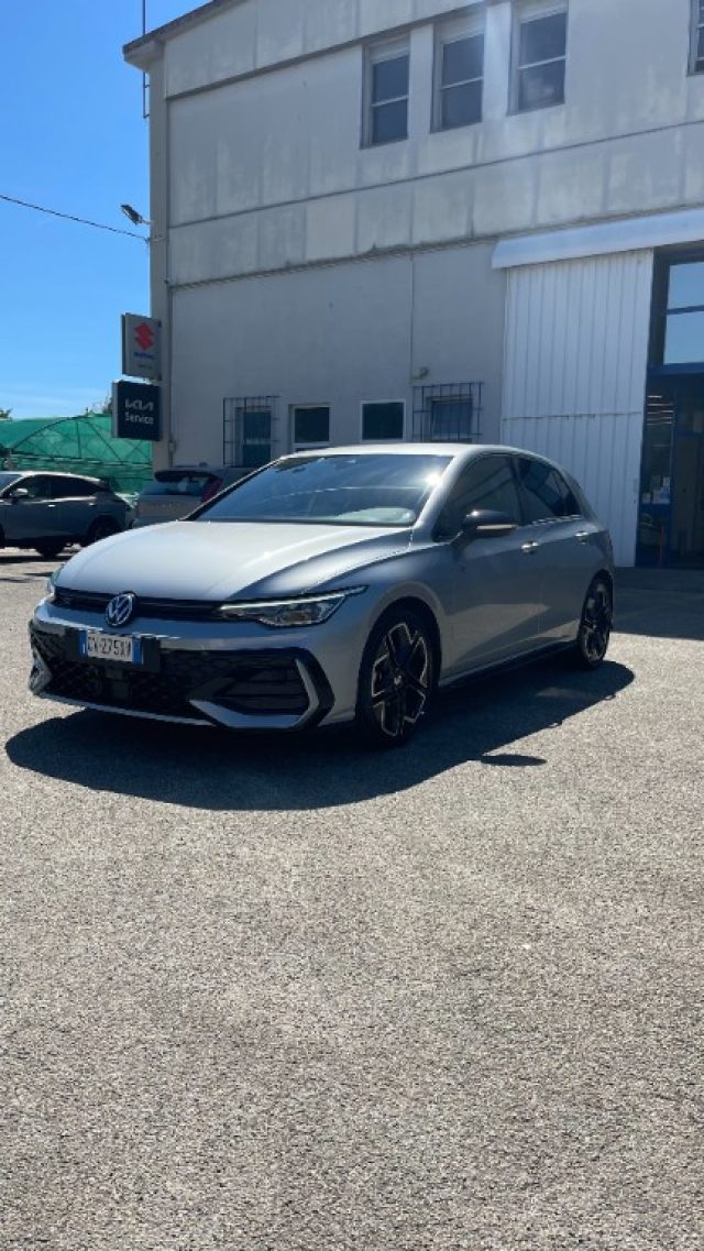 Volkswagen Golf 2.0 TDI 150 CV DSG SCR R-Line Plus - foto 2 di 4