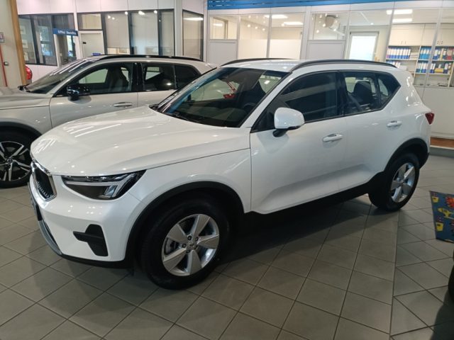 Volvo XC40 B3 automatico Essential nuovo a NOVARA