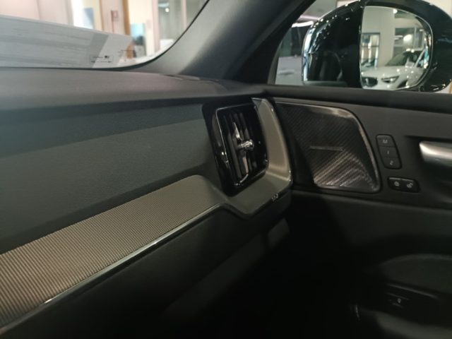 Volvo XC60 B5 AWD automatico Plus Dark usato a NOVARA