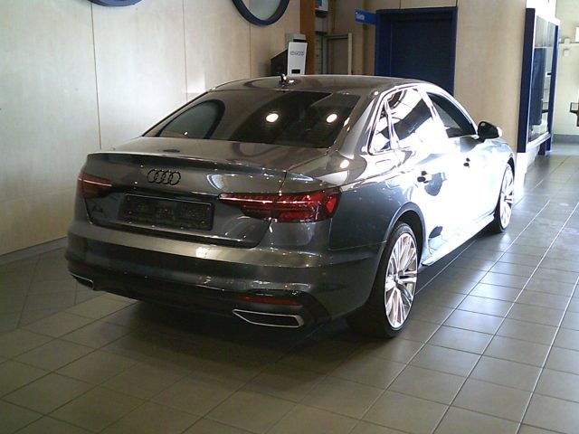 Audi A4 35 TFSI S tronic S line edition - foto 2 di 4