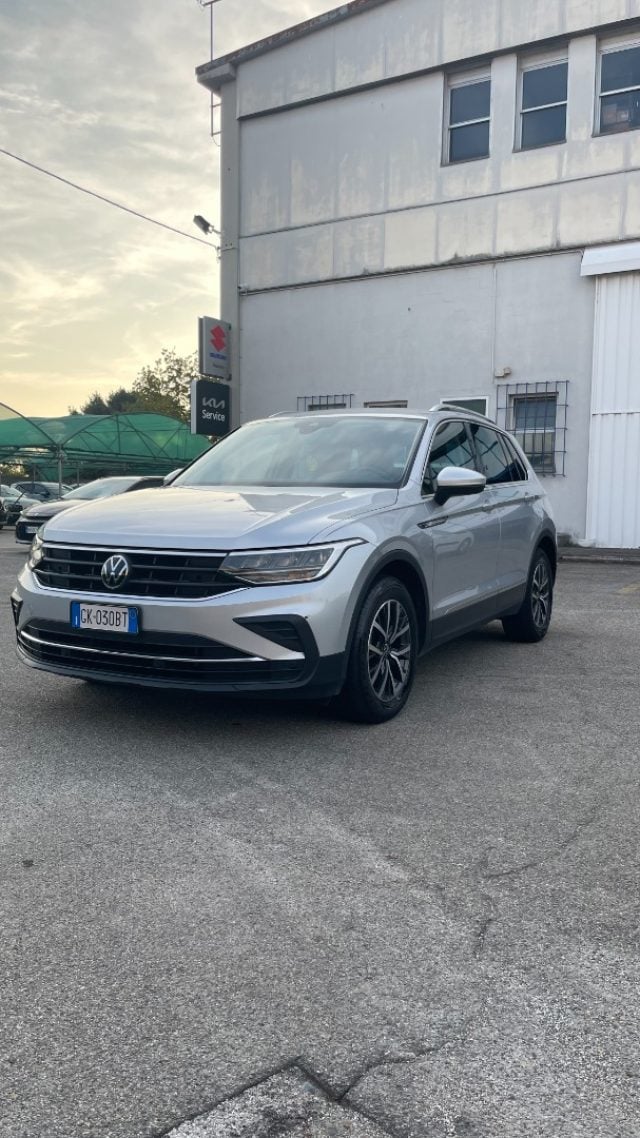 Volkswagen Tiguan 1.5 TSI 150 CV ACT Life, del 2023, 92.000 km, in vendita a Novara (NO)