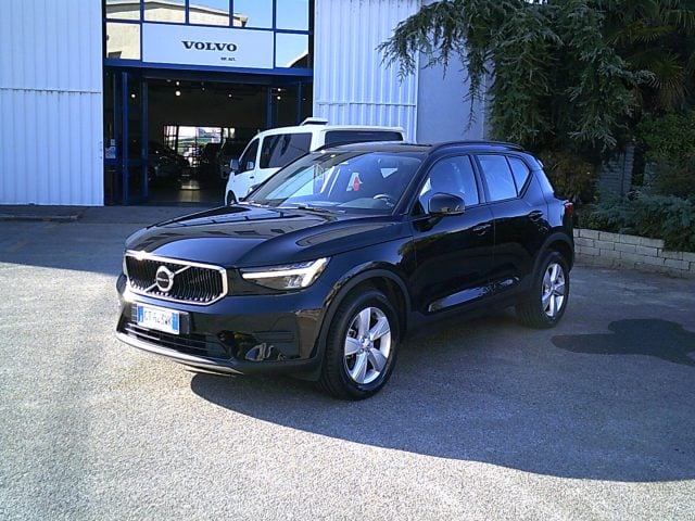 Volvo XC40 B3 automatico Essential, del 2024, 92.000 km, in vendita a Novara (NO)
