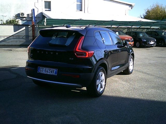 Volvo XC40 B3 automatico Essential - foto 3 di 4