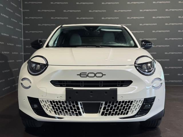 Fiat 600 Hybrid 110 CV DCT MHEV La Prima - foto 2 di 4