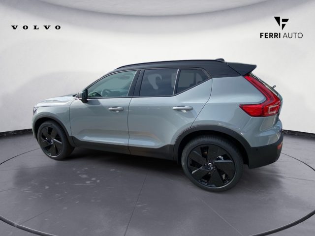 Volvo XC40 B3 automatico Ultra Black Edition - foto 3 di 4