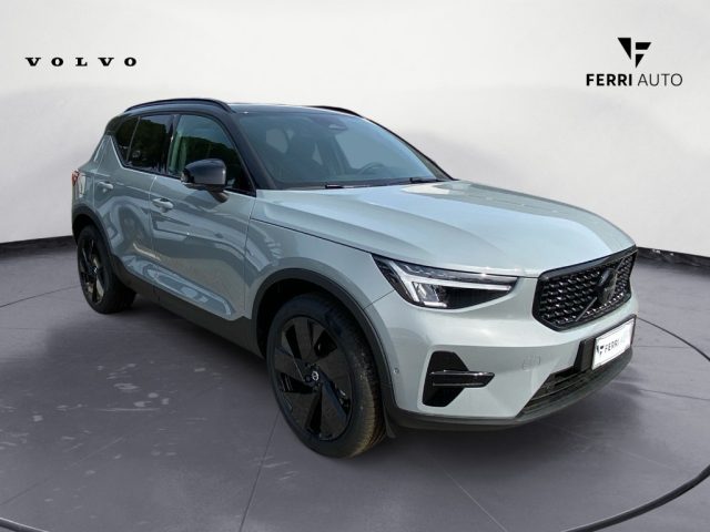 Volvo XC40 B3 automatico Ultra Black Edition - foto 3 di 12