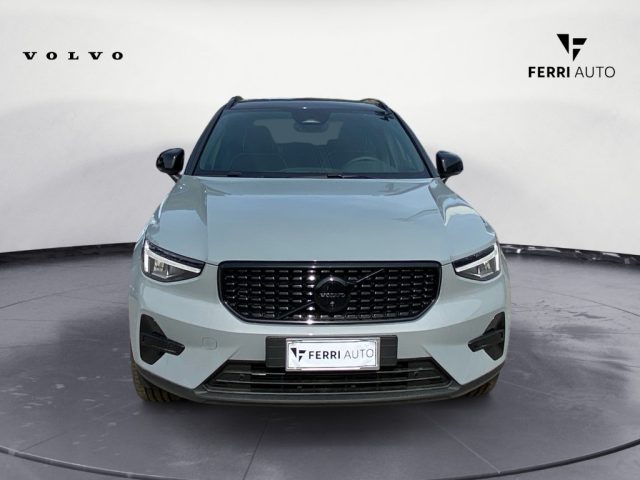 Volvo XC40 B3 automatico Ultra Black Edition - foto 2 di 12
