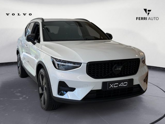 Volvo XC40 B3 automatico Plus Black Edition - foto 4 di 4