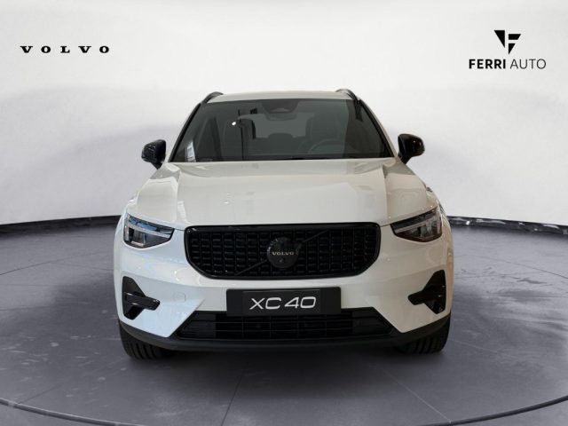 Volvo XC40 B3 automatico Plus Black Edition - foto 3 di 4