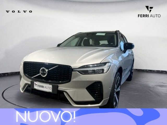 Volvo XC60 T6 AWD automatico Plus Dark nuovo a TAVAGNACCO