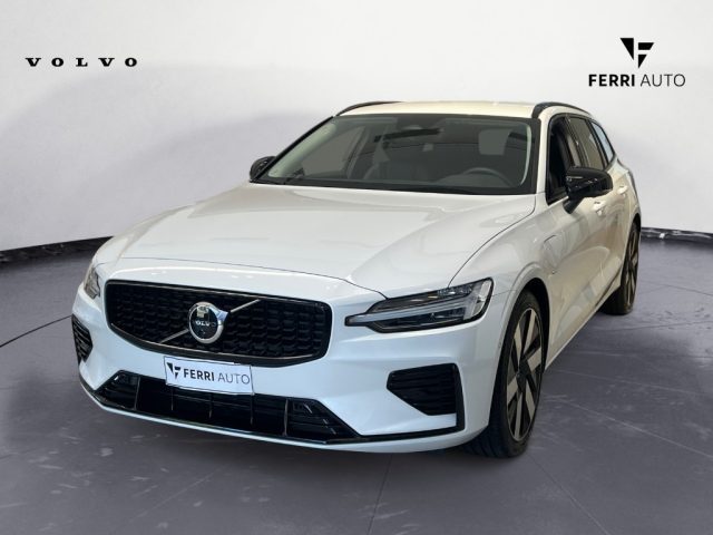 Volvo V60 T6 Plug-in Hybrid AWD automatico Plus Dark - foto 2 di 4