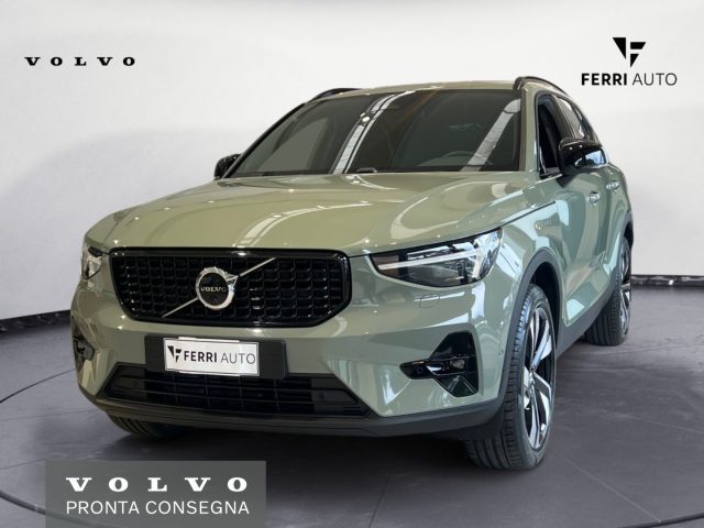 Volvo XC40 B3 automatico Ultra Dark - foto 2 di 4