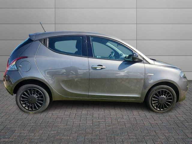 Lancia Ypsilon 1.0 FireFly 5 porte S&S Hybrid Ecochic Gold - foto 3 di 4