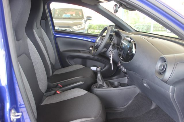 Toyota Aygo X 1.0 VVT-i 72 CV 5 porte Active, del 2025, 12.316 km, in vendita a Roma (RM)