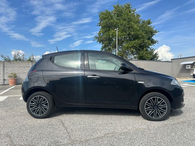 Lancia Ypsilon 1.0 FireFly Hybrid S&S Silver Plus 5 Pt.Km 0 - foto 2 di 4