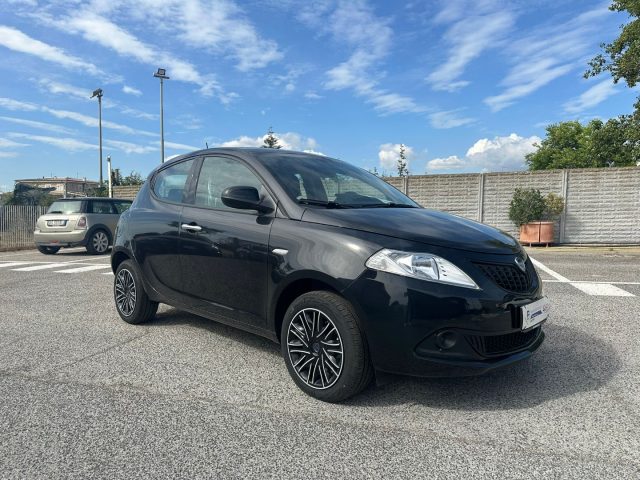 Lancia Ypsilon 1.0 FireFly Hybrid S&S Silver Plus 5 Pt.Km 0 - foto 3 di 4