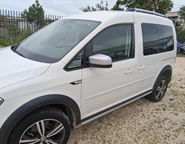 Volkswagen Caddy 2.0 TDI 122CV 4MOTION Highline 4x4 - foto 3 di 4