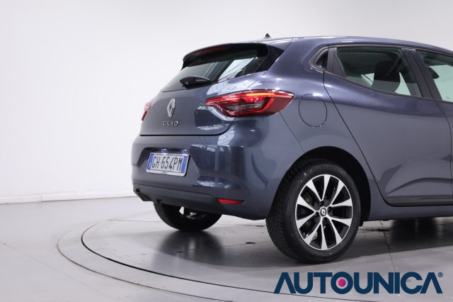 Renault Clio TCE 90 CV 5 PORTE BUSINESS FARI LED, del 2021, 71.567 km, in vendita a Brescia (BS)