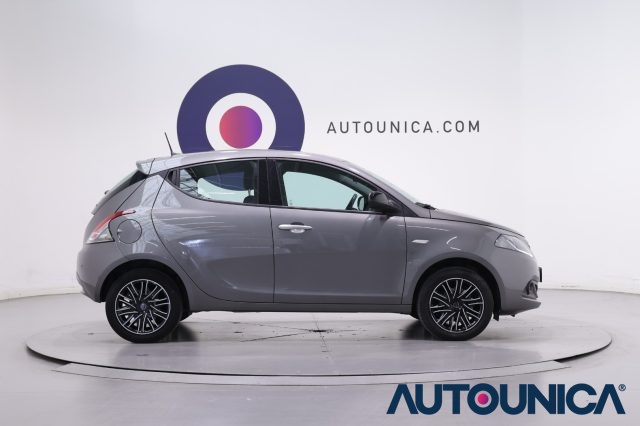 Lancia Ypsilon 1.0 FIREFLY 5 PORTE S&S HYBRID GOLD FARI LED - foto 4 di 4