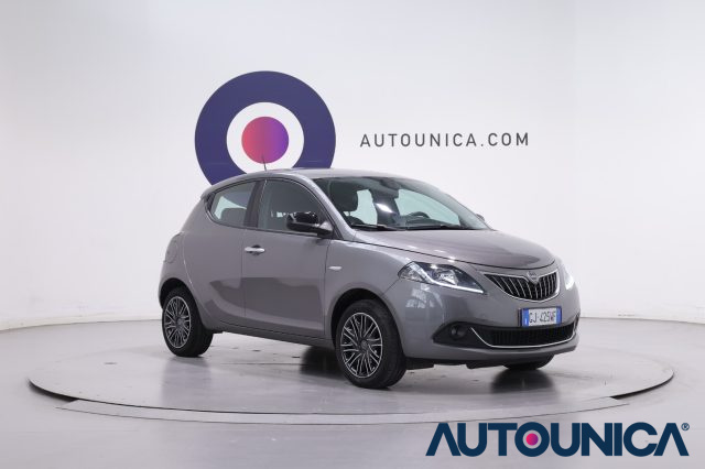 Lancia Ypsilon 1.0 FIREFLY 5 PORTE S&S HYBRID GOLD FARI LED - foto 3 di 4