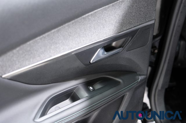 Peugeot 3008 HYBRID4 300 E-EAT8 ALLURE PACK, del 2023, 83.923 km, in vendita a Brescia (BS)